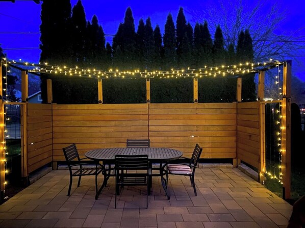 Outdoor dining