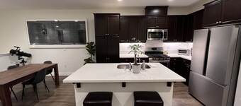 Lovely 2 Bedroom - Pool Access