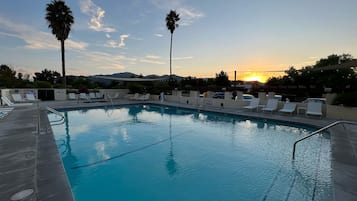 Outdoor pool, a heated pool