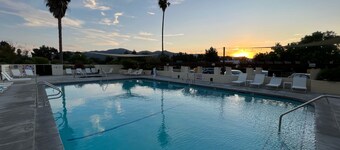 Lovely 2 Bedroom - Pool Access