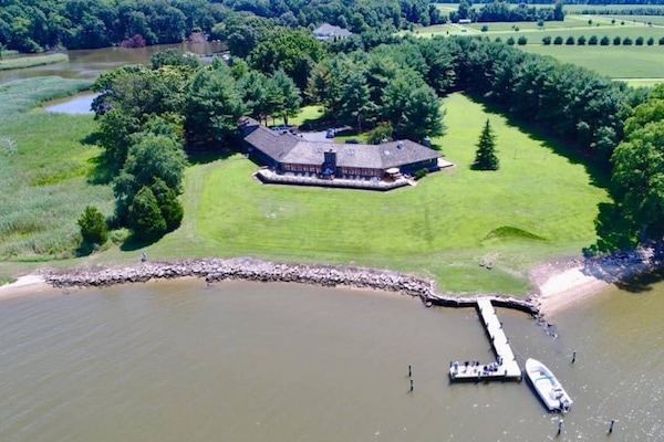 The Twin Ponds Lodge sits on over 7 acres of private waterfront property.