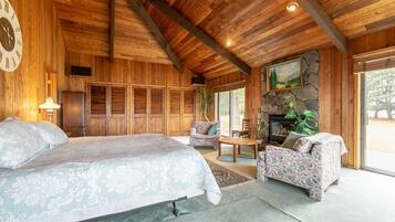5 bedrooms, iron/ironing board, free WiFi, bed sheets