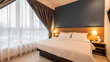 Executive Apartment | Premium bedding, in-room safe, desk, laptop workspace