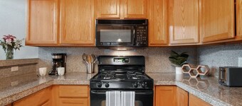 The Golden Townhouse Walk to downtown Pets Welcome