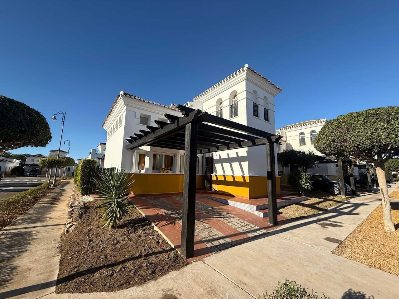 المنشأة من الخارج