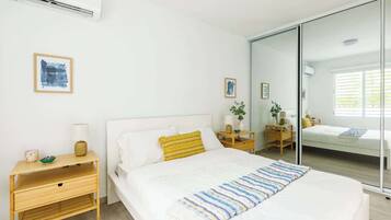 1 bedroom, travel cot, WiFi, bed sheets