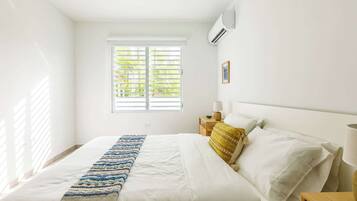 1 bedroom, travel cot, WiFi, bed sheets