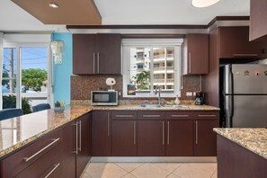 Microwave, oven, stovetop, coffee/tea maker