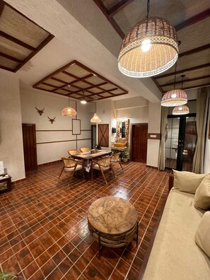 In-room dining - Shanti Inn Dormitory (Varanasi)