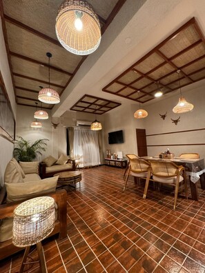 Dining - Shanti Inn Dormitory (Varanasi)