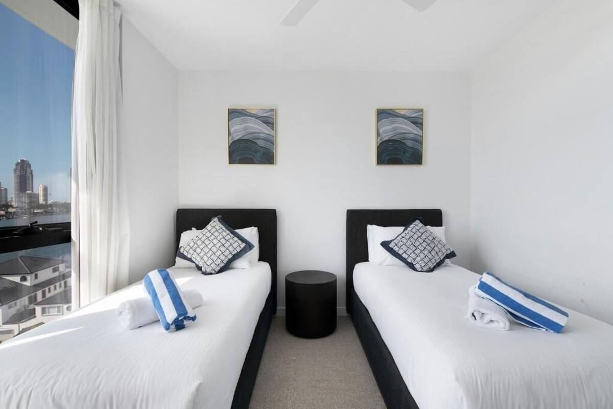 4 bedrooms, desk, blackout drapes, soundproofing