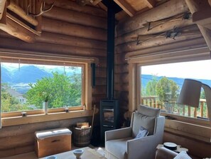 TV, fireplace - Chalet Les Cabris, cosy and comfortable (Font-Romeu-Odeillo-Via)