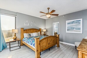 3 slaapkamers, een strijkplank/strijkijzer, gratis wifi, beddengoed