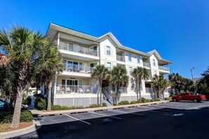 Exterior - 5 Minute Walk To Navarre's White Sand Beaches - Beautiful Community Pool - WIFI - Free Fun (Navarre)