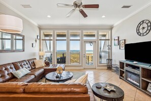 Een smart-tv en een dvd-speler