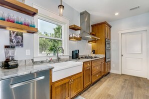 Fridge, microwave, dishwasher, coffee/tea maker - Gorgeous Waterfront House On The Sound | New Pool | Large Dock & Boat Lift | Covered Parking (Gulf Breeze)