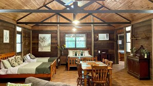 Living area - Ferns Hideaway Resort (Byfield)