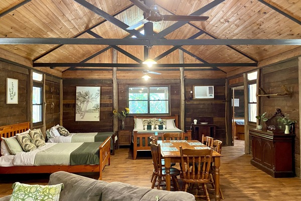 Heritage Grand Cabin | Living area | LCD TV, DVD player