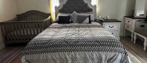 3 chambres, fer et planche à repasser, lit parapluie, Wi-Fi gratuit