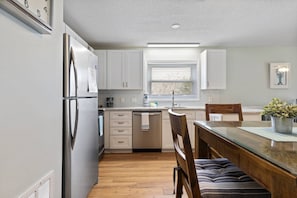 Refrigerador, microondas, horno y lavavajillas