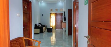 Family House | Ruang tamu | TV LED 