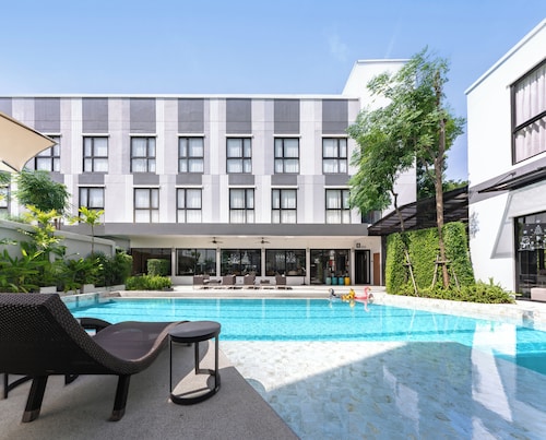 Gate43 Airport Hotel