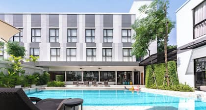 Gate43 Airport Hotel