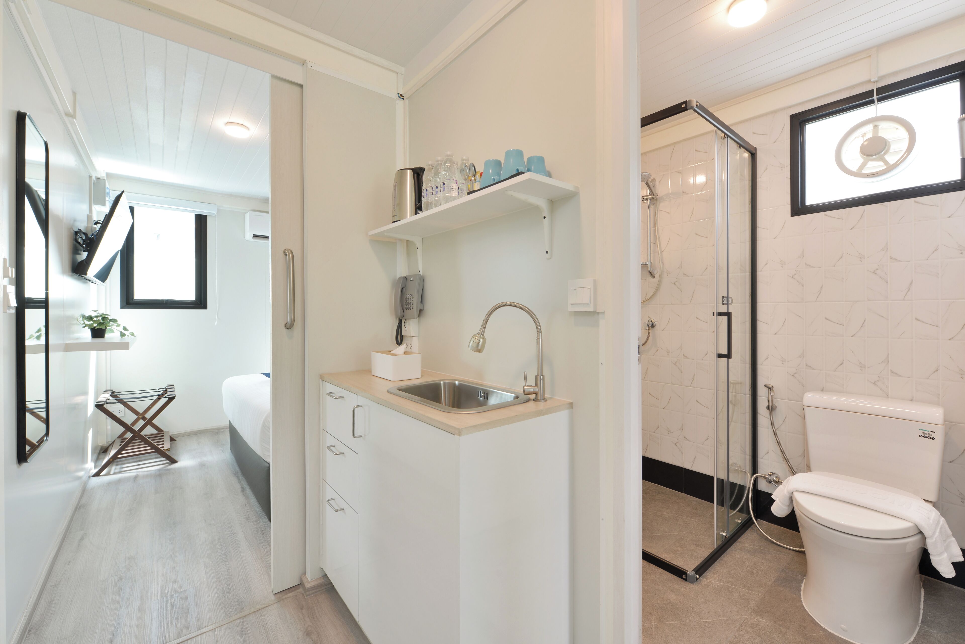 deluxe villa | bathroom | shower, free toiletries, towels