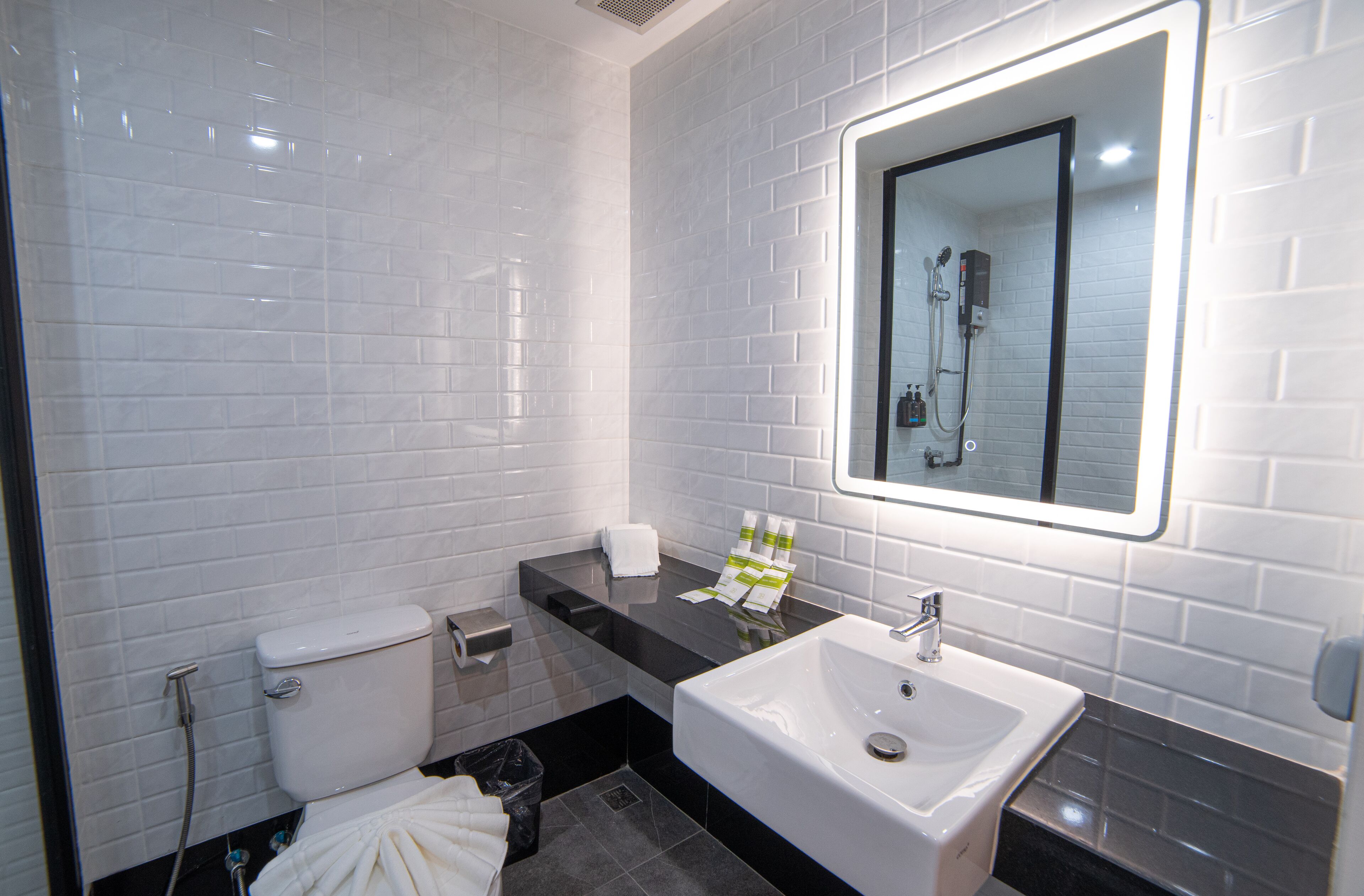 shower, free toiletries, towels