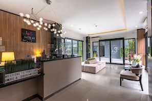 Reception - Gate43 Airport Hotel (Bang Phli)