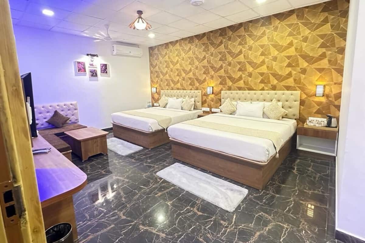 ملاءات من القطن المصري وأغطية فراش متميزة وأسرّة بطبقة علوية مريحة ومكتب
