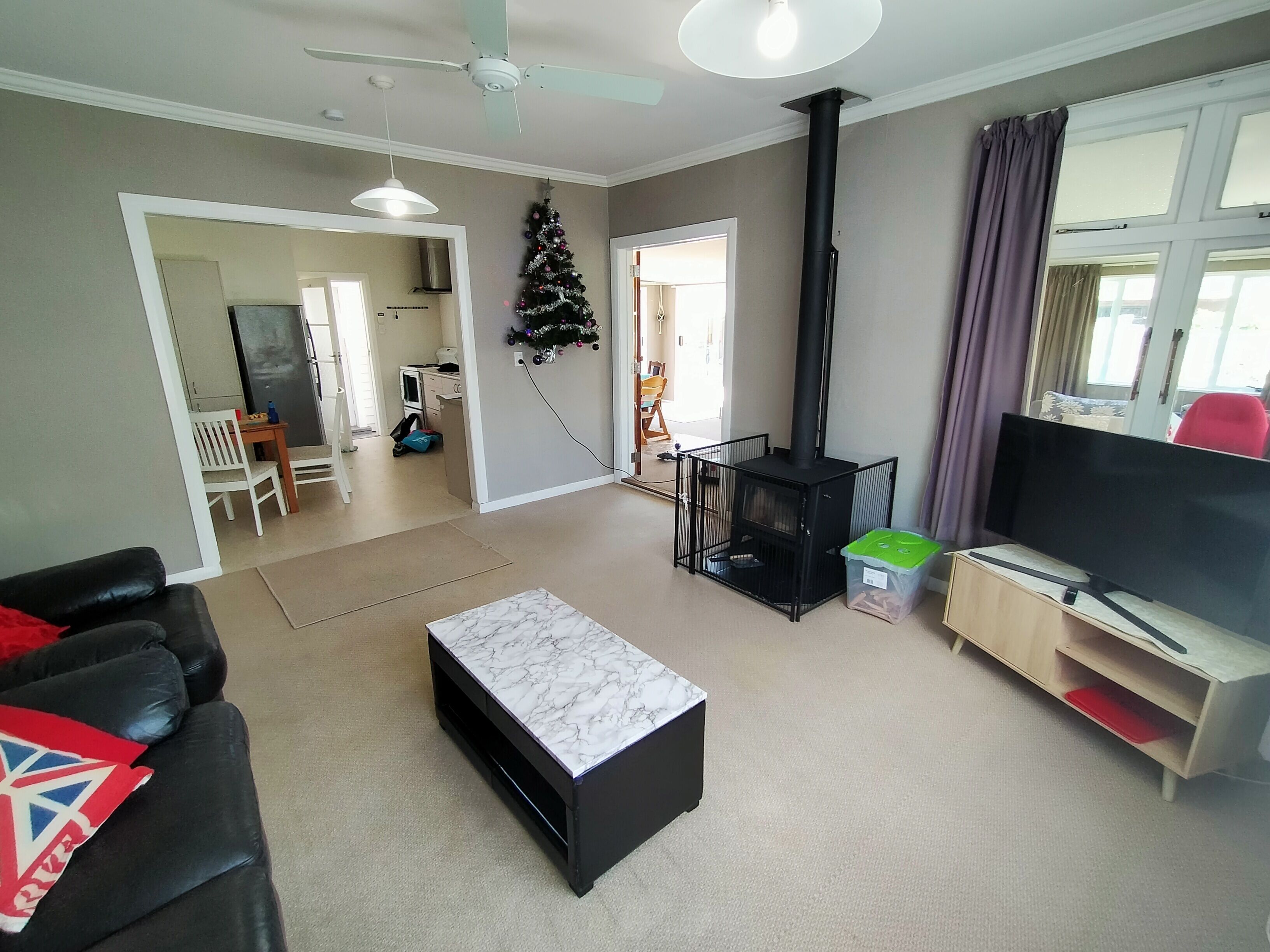 Smart TV, fireplace, books, offices