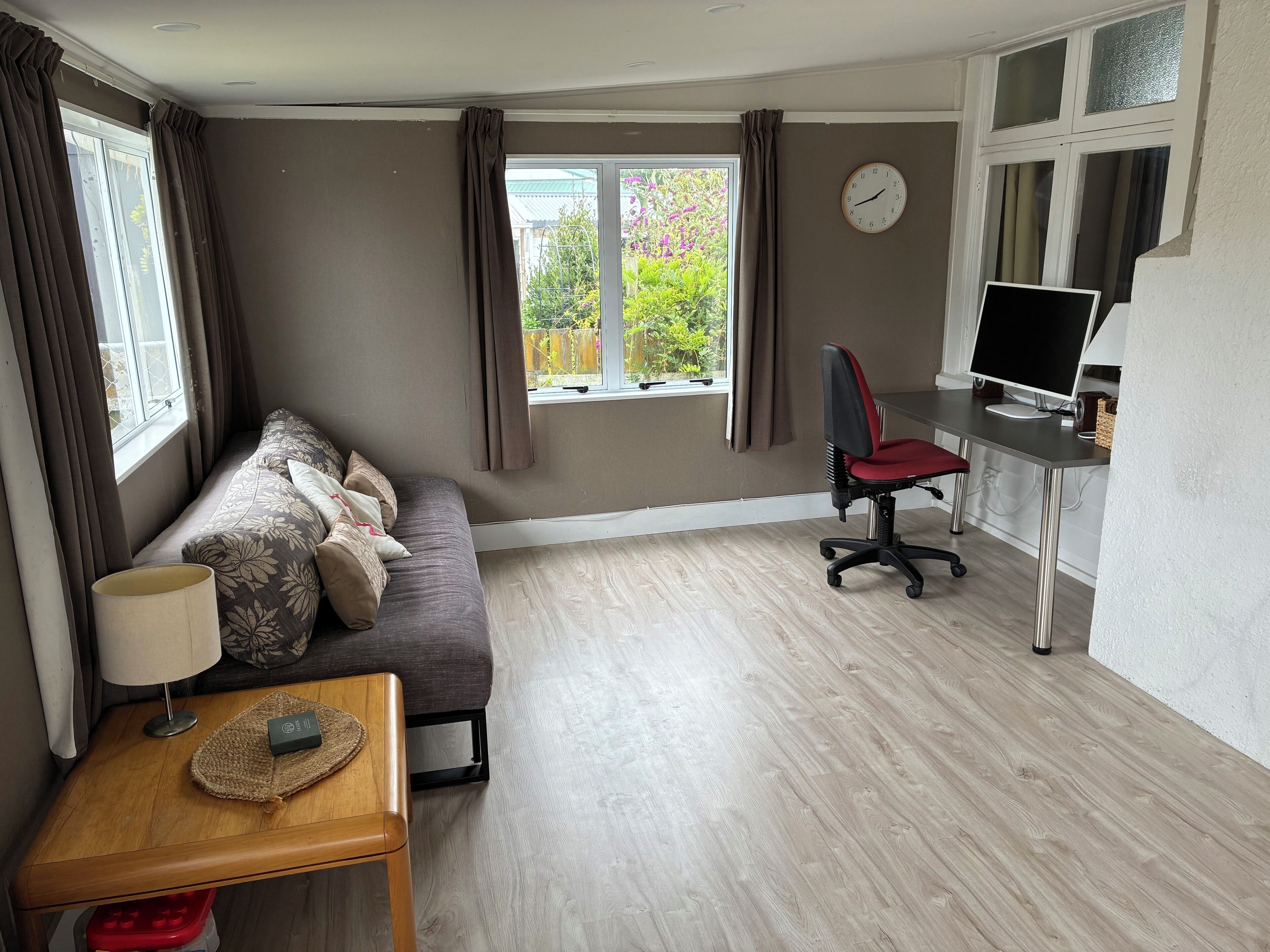 Smart TV, fireplace, books, offices