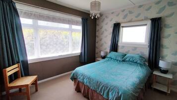 3 bedrooms, desk, iron/ironing board, free WiFi