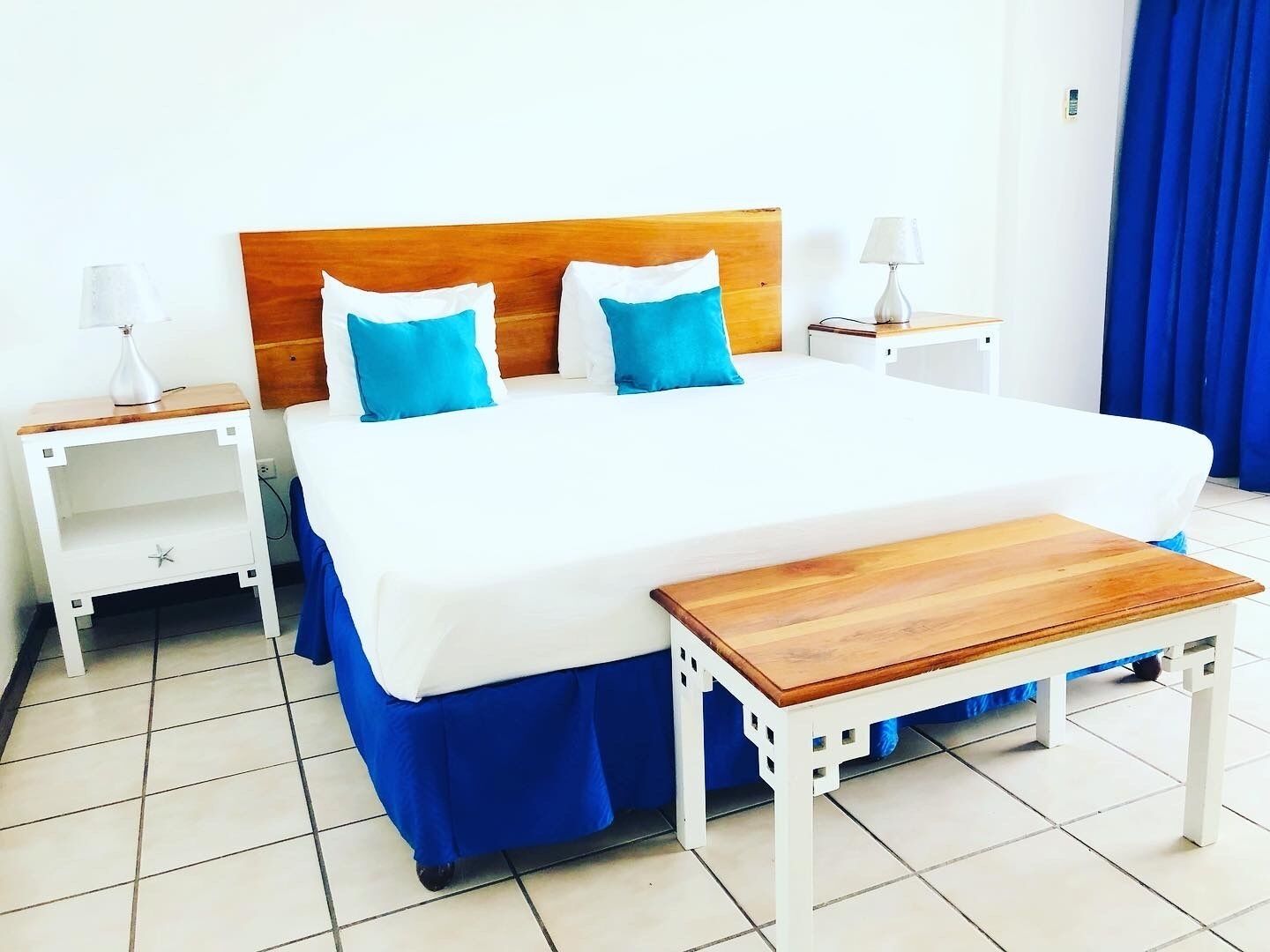 Minibar, in-room safe, desk, iron/ironing board