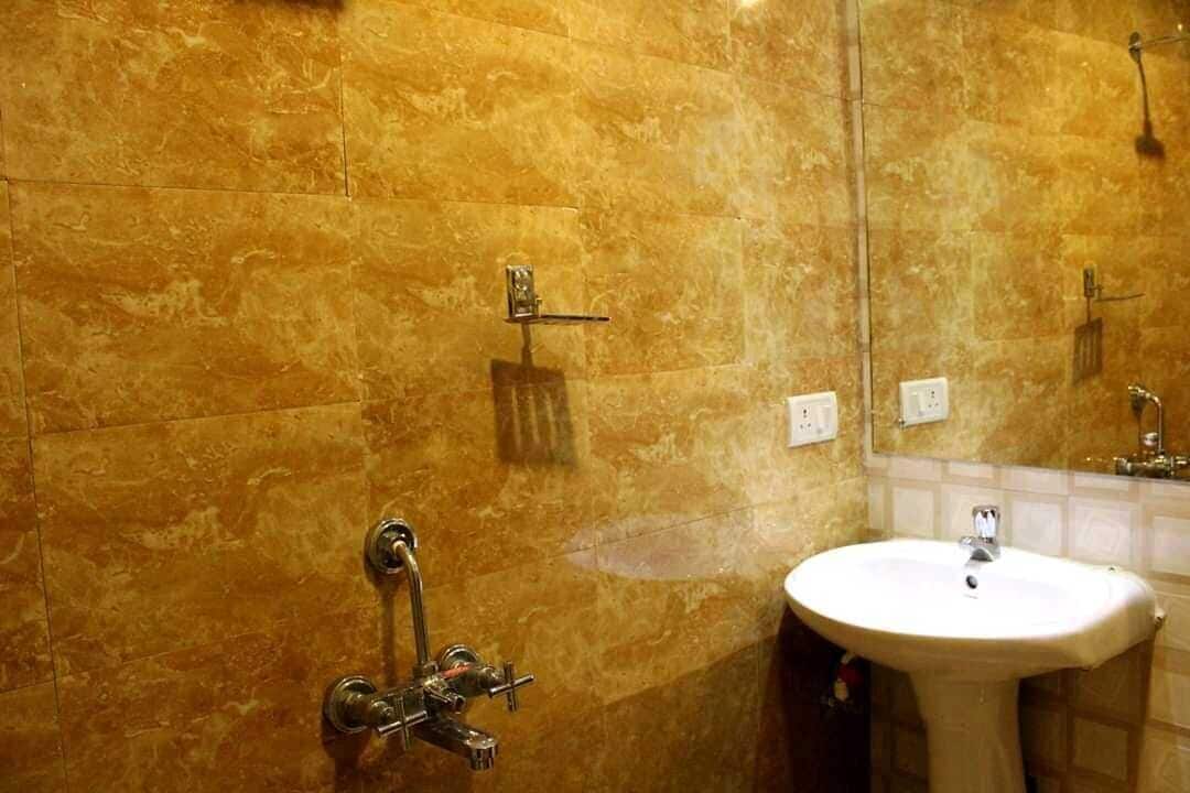 Deluxe Room | Soundproofing, WiFi (free), bed sheets