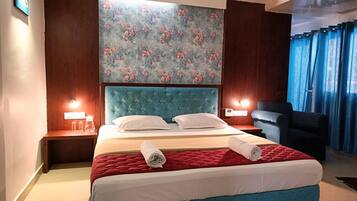 Deluxe Room | Soundproofing, free WiFi, bed sheets