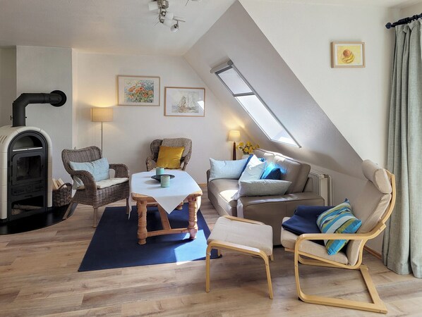 TV, stereo - Fewo im 1. OG, Max. 4 Erw. u.1 Kleinkind bis 3 Jahre, Wlan, Süd-balkon, Haustier (Prerow)