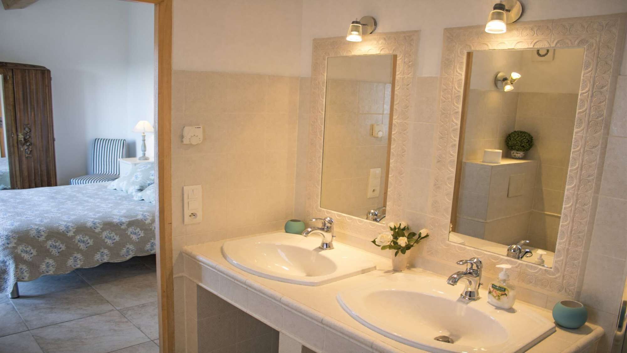 Baignoire, serviettes fournies