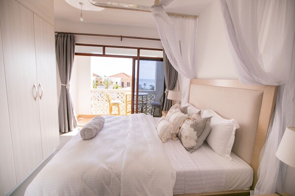 2 bedrooms, WiFi, bed sheets - 2 Bedroom condo on beach front (Malindi)