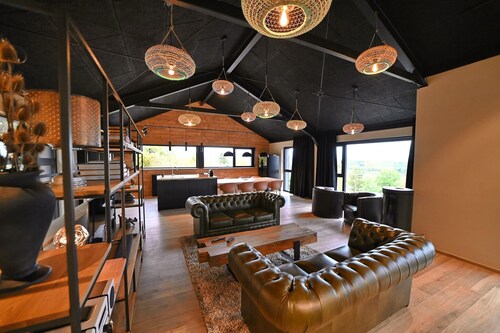 Luxe Huis in Durbuy met Uitzicht & Zwembad