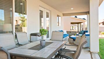 Townhome, 5 Bedrooms | Dining