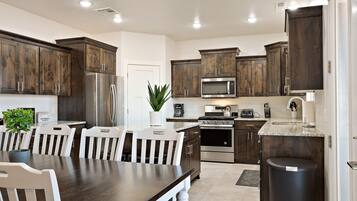 Townhome, 5 Bedrooms | Dining