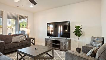 Townhome, 5 Bedrooms | Living room