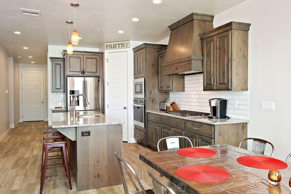 Townhome, 4 Bedrooms | Private kitchen