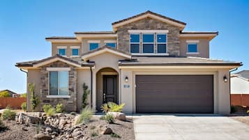 House, 4 Bedrooms | Exterior