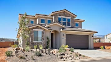 House, 4 Bedrooms | Exterior