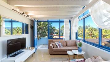 Luxury Apartment, 2 Bedrooms, Sea View | Living room | 32-inch Smart TV with satellite channels, TV, Netflix