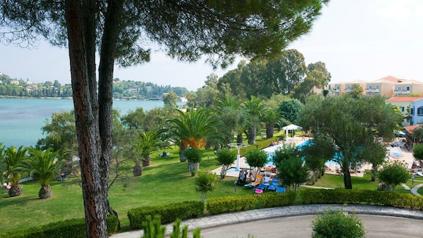 Luxury-Apartment, 2 Schlafzimmer, Meerblick | Blick auf den Garten