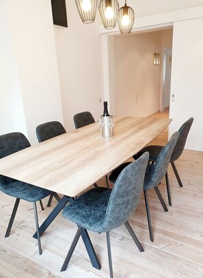 Dining - Les Bruyeres - Beautiful, renovated 2 bedroom apartment 100 m from the sea (De Haan)
